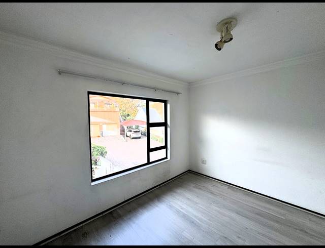 2 BEDROOM APARTMENT FOR SALE IN LINKSFIELD RIDGE